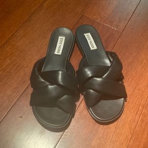Black Steve Madden summer sandals